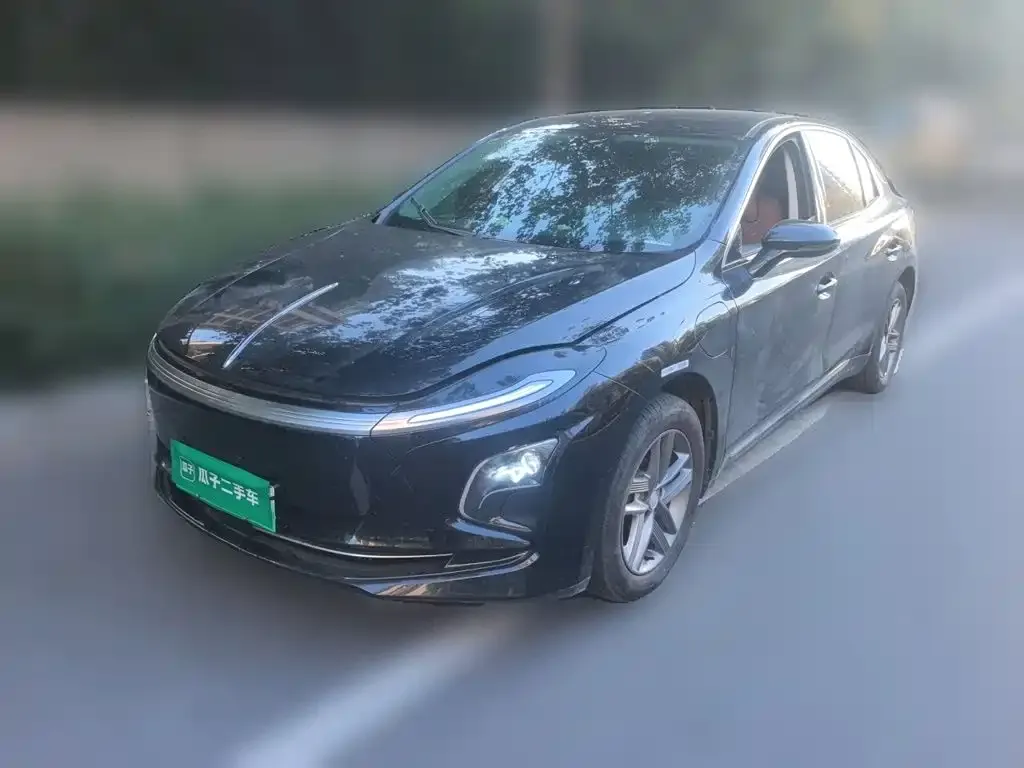 Hongqi E-QM5 — фото 1