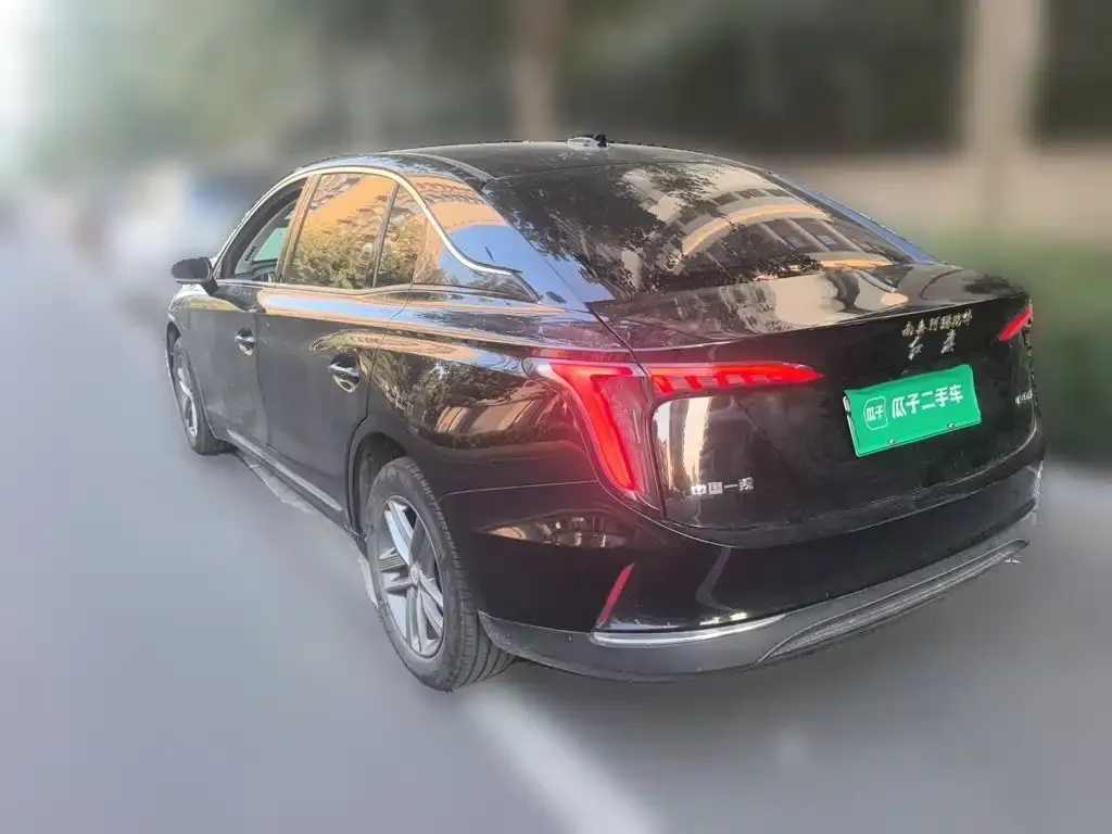 Hongqi E-QM5 — фото 9