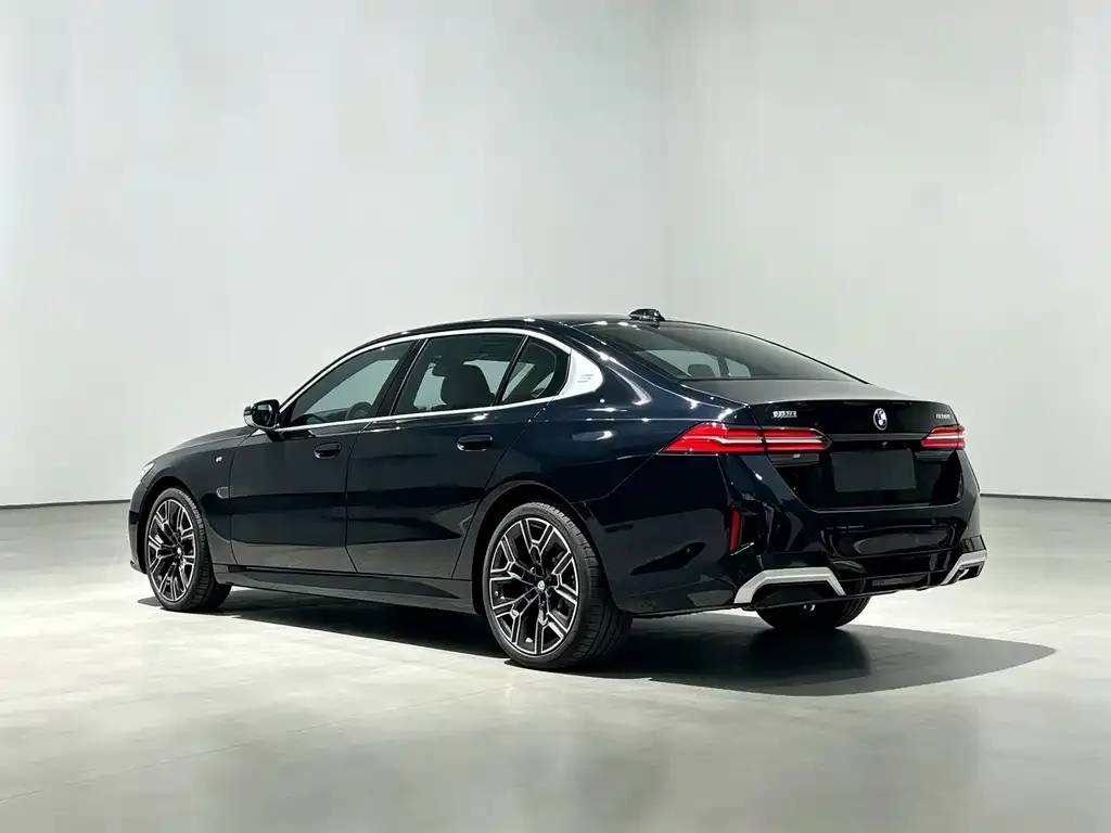 BMW 5 Series — фото 6