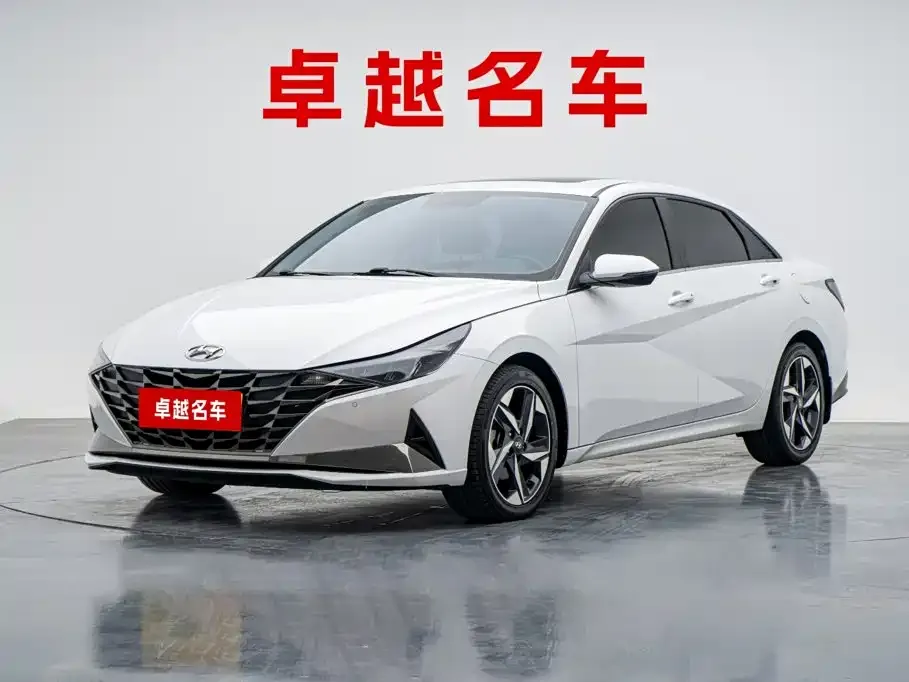 Hyundai Elantra — фото 1