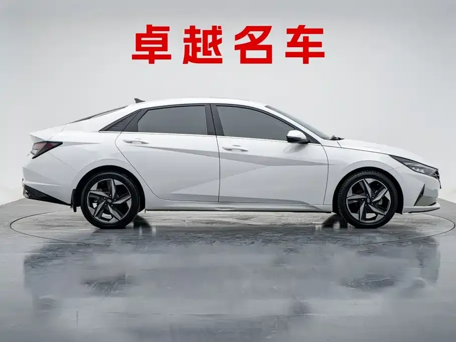 Hyundai Elantra — фото 3
