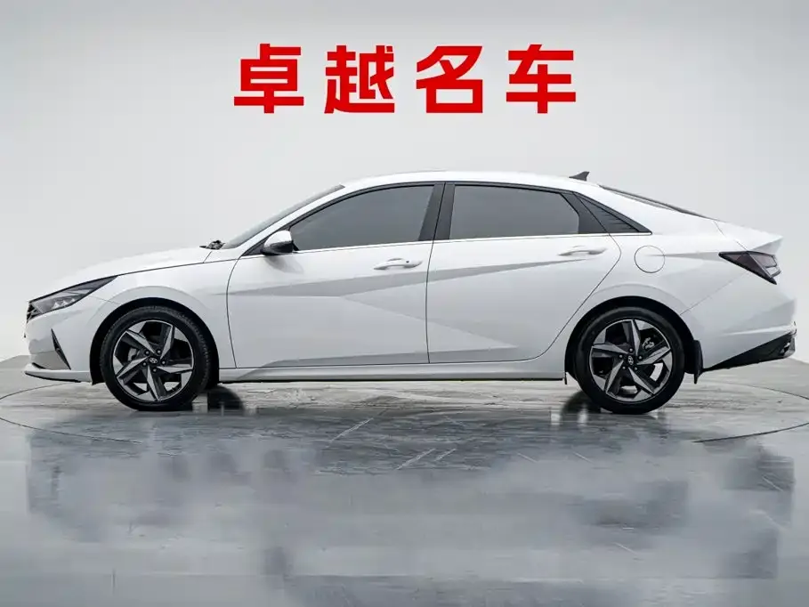 Hyundai Elantra — фото 6
