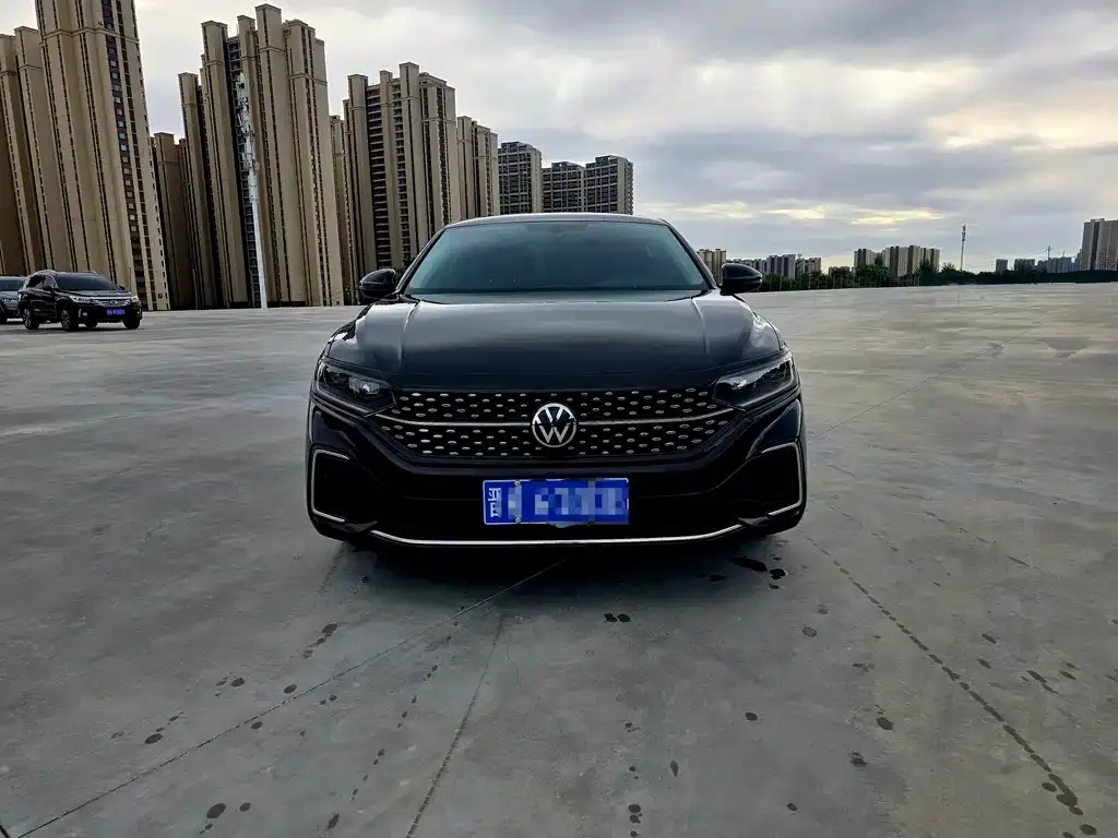 Volkswagen Passat — фото 1