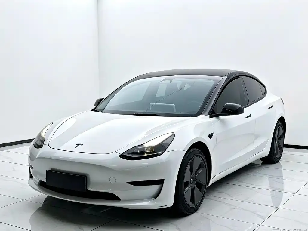 Tesla Model 3 — фото 1