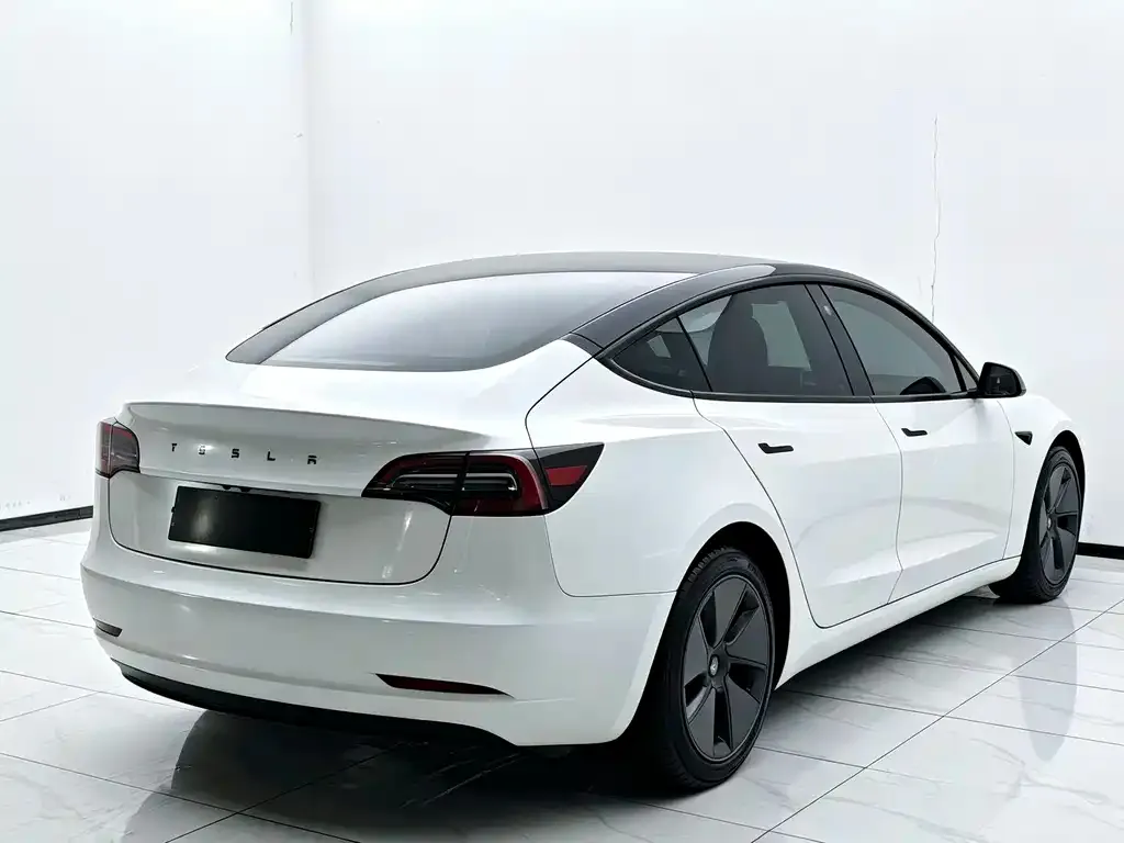 Tesla Model 3 — фото 10