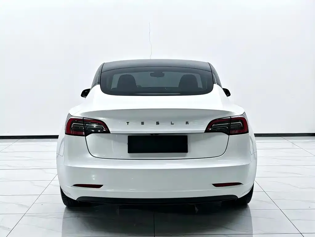 Tesla Model 3 — фото 8