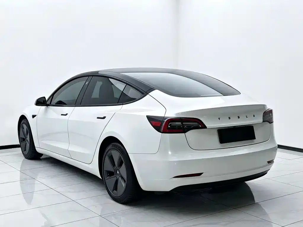Tesla Model 3 — фото 6