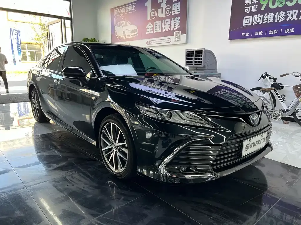 Toyota Camry — фото 2