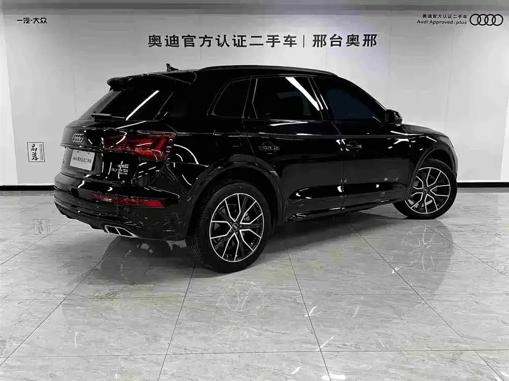 Audi Q5L — фото 5