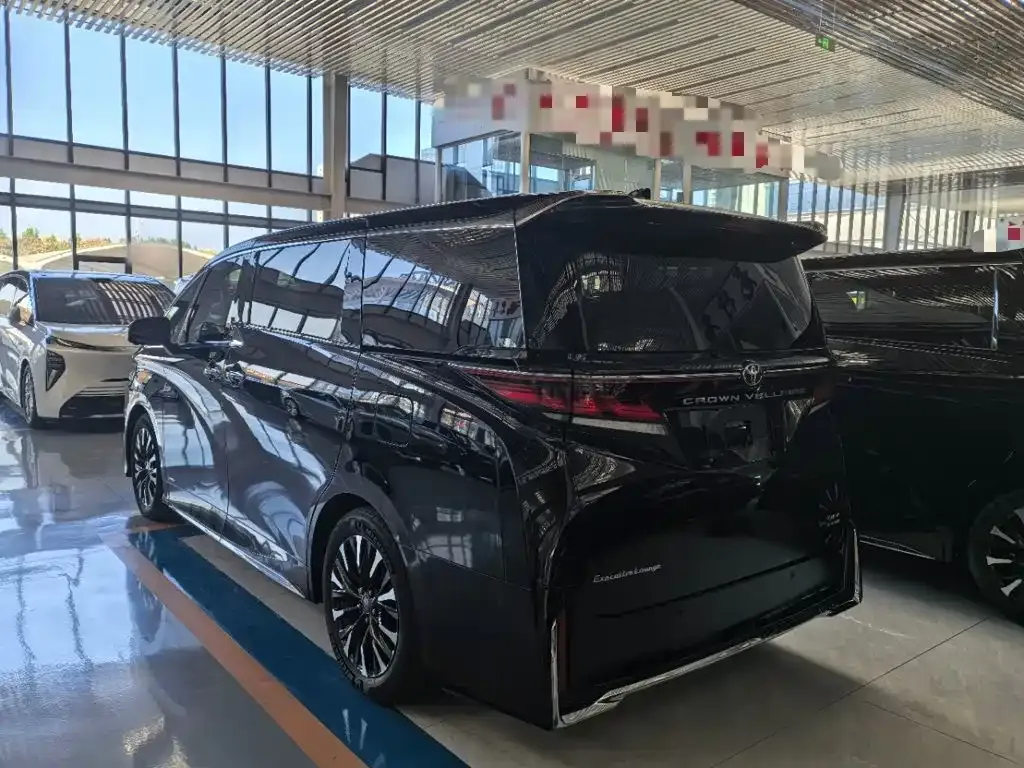 Toyota Vellfire — фото 8