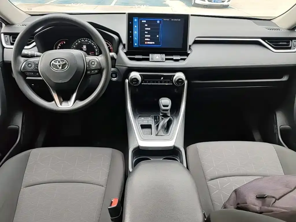 Toyota RAV4 — фото 7