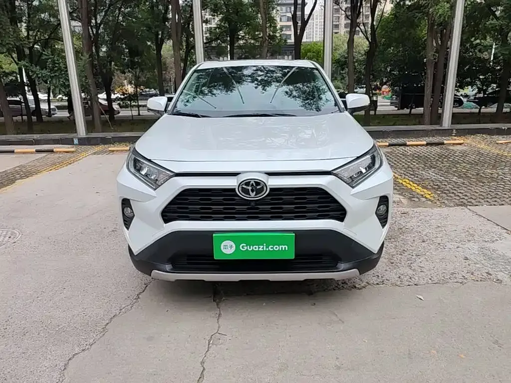 Toyota RAV4 — фото 5