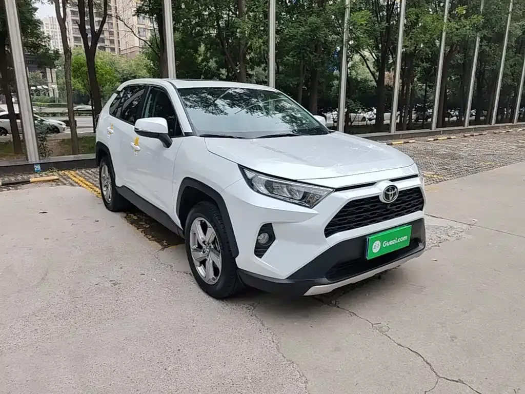 Toyota RAV4 — фото 9