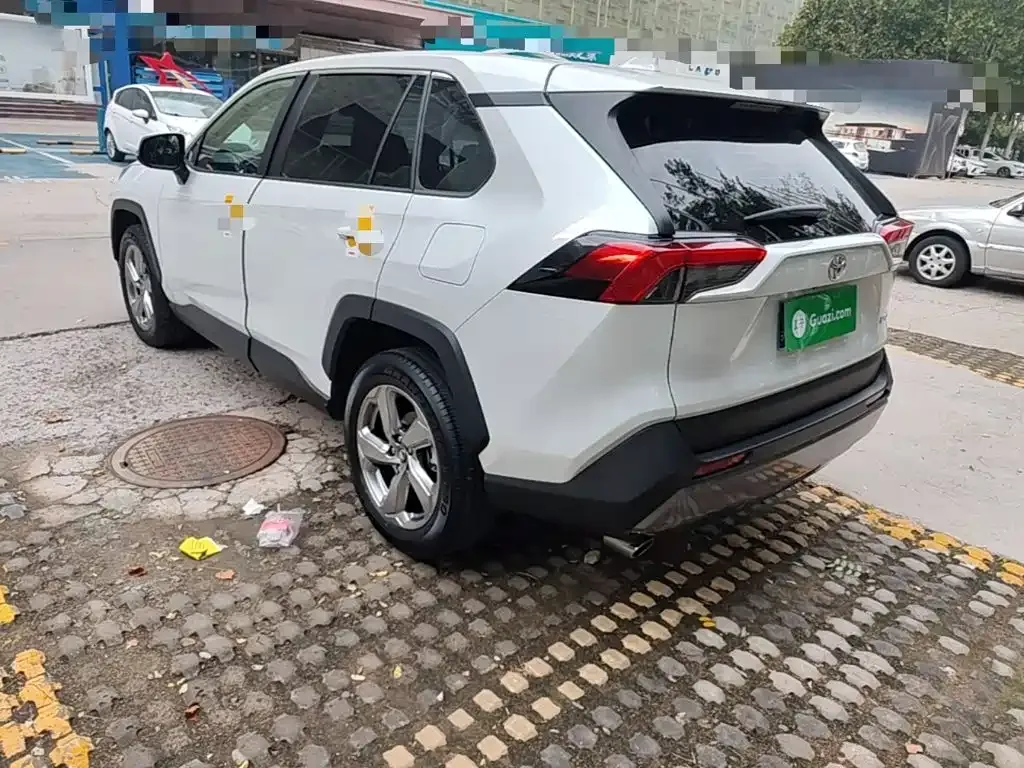 Toyota RAV4 — фото 2