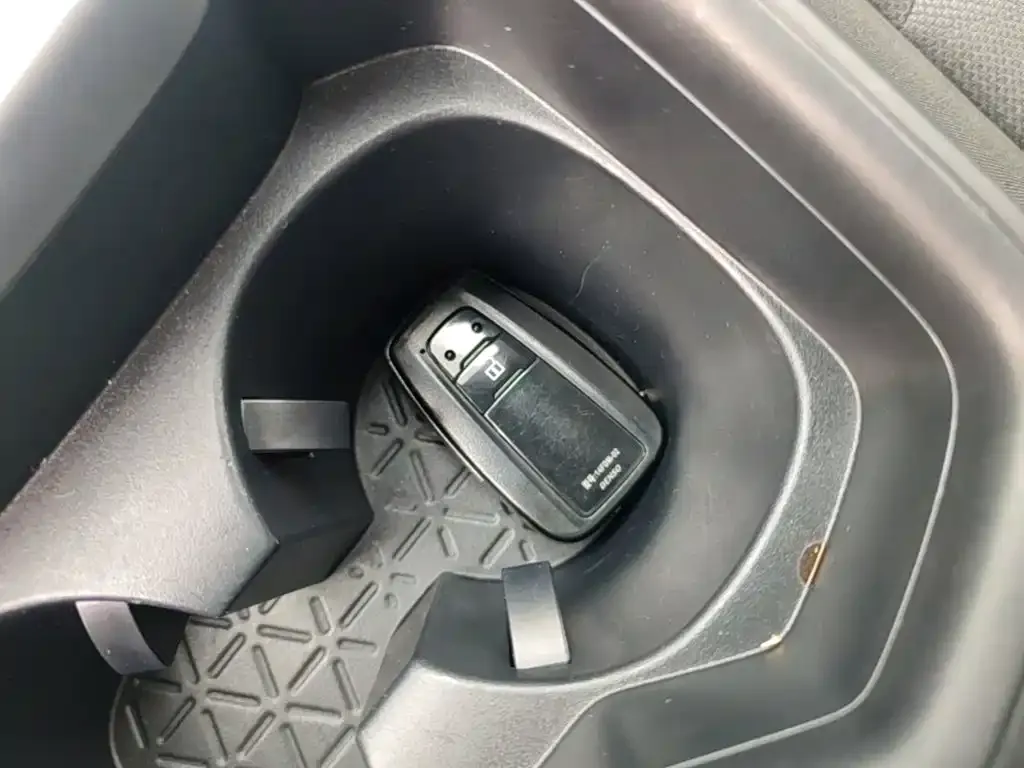 Toyota RAV4 — фото 1