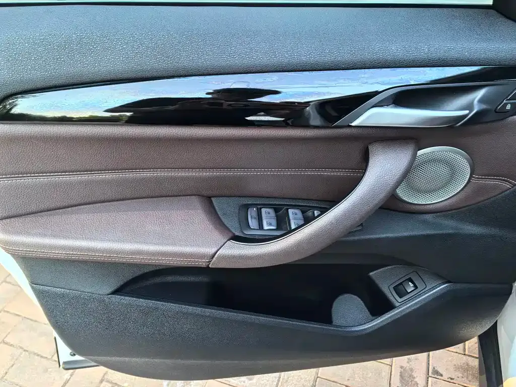 BMW X1 — фото 10