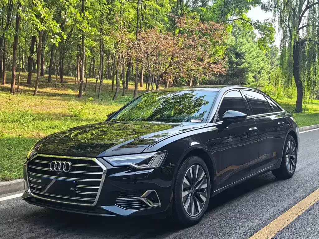 Audi A6L — фото 1