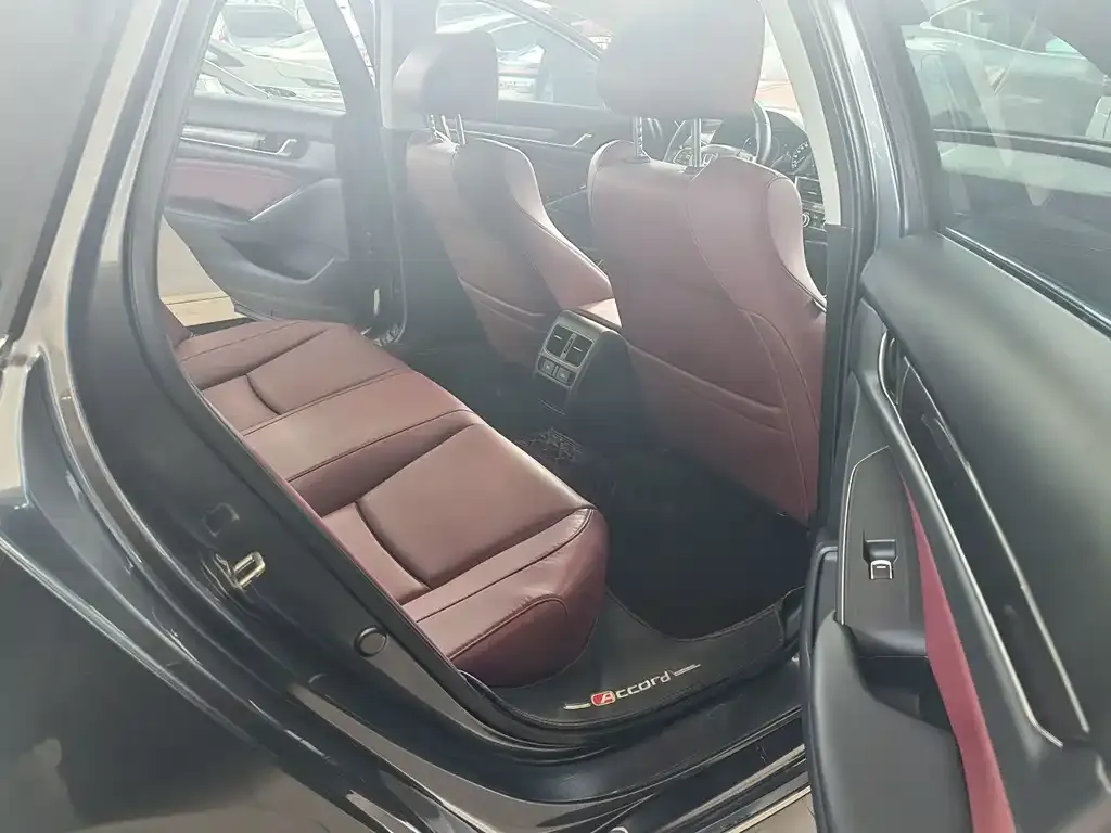 Honda Accord — фото 9