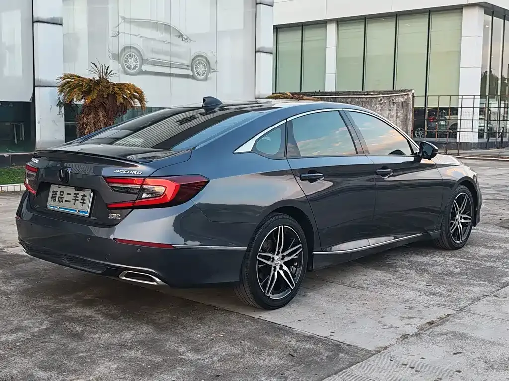 Honda Accord — фото 10