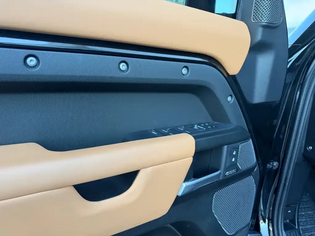 Land Rover Defender — фото 9