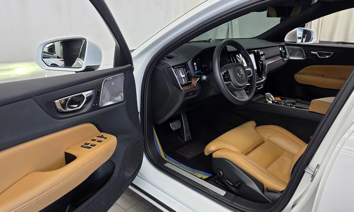 Volvo S60 — фото 10