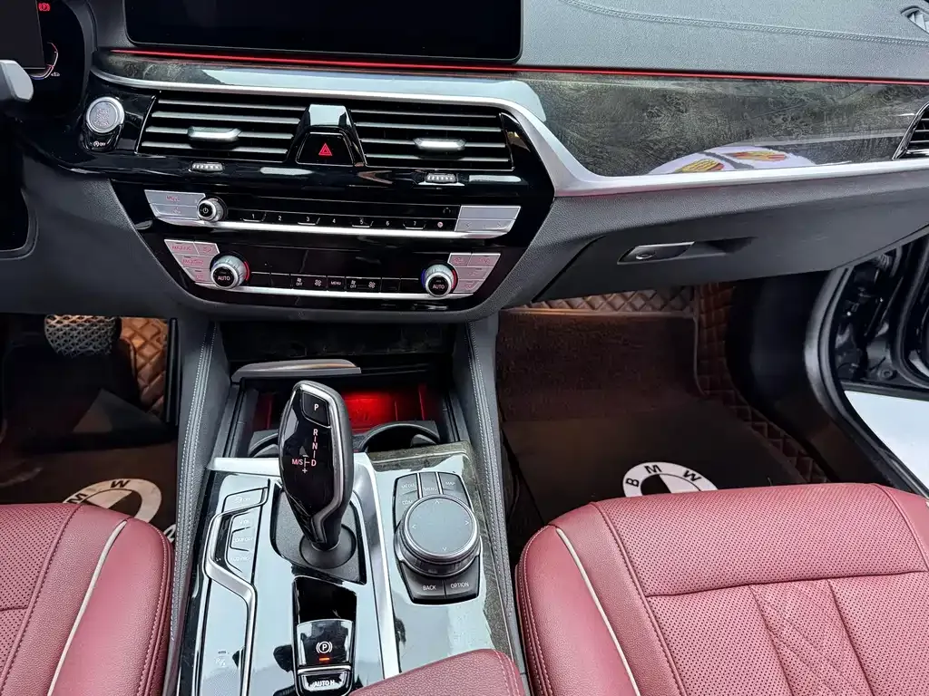 BMW 5 Series — фото 10