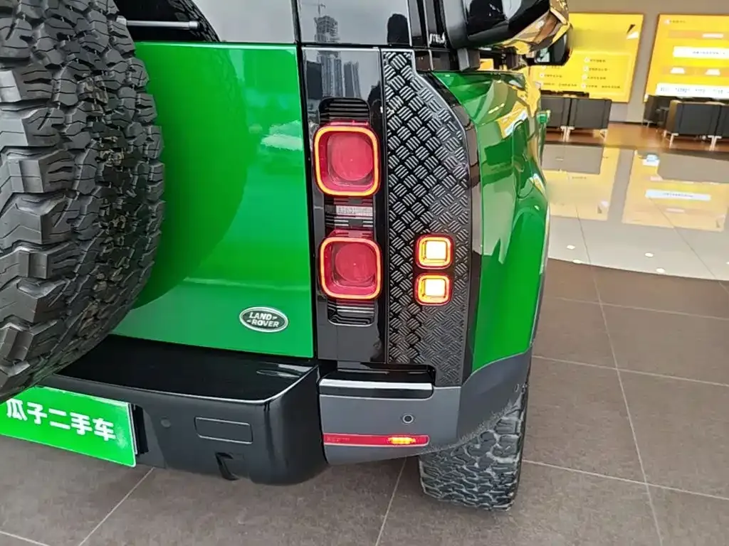 Land Rover Defender — фото 10