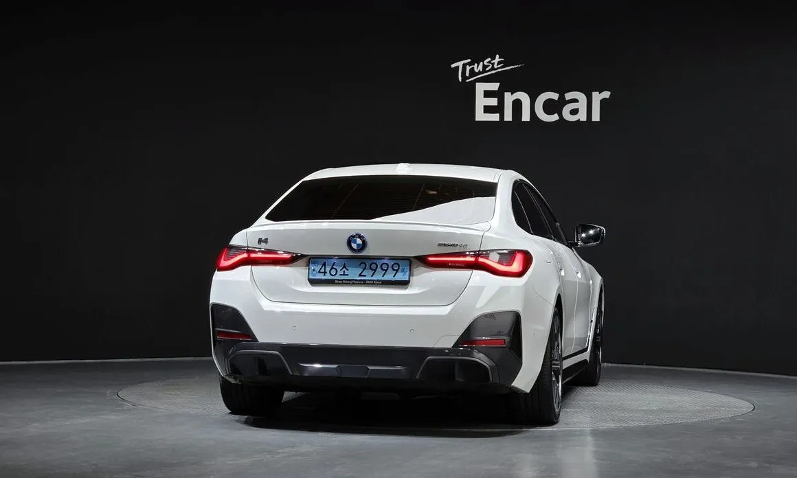 BMW i4 — фото 4