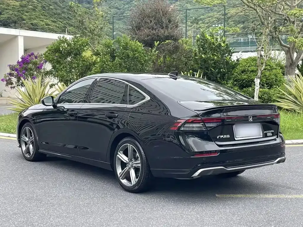 Honda Accord — фото 10