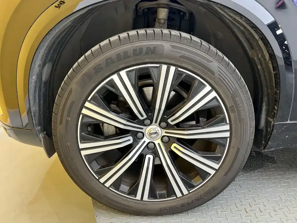 Volvo XC90 — фото 7