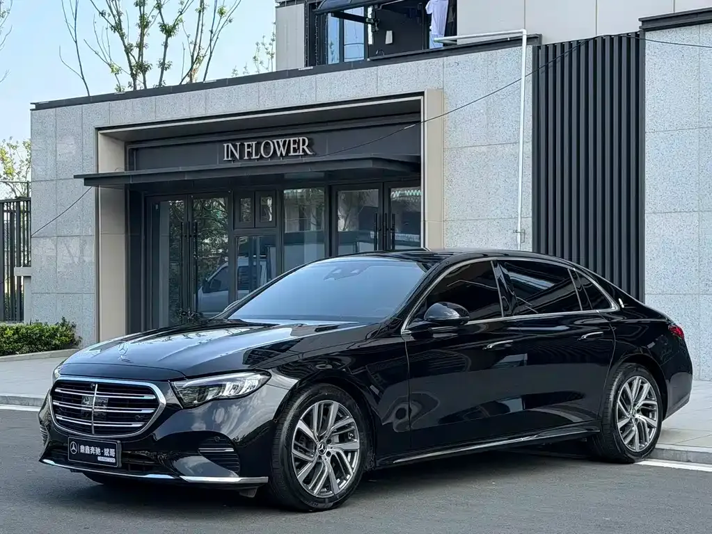 Mercedes-Benz E-Class — фото 5