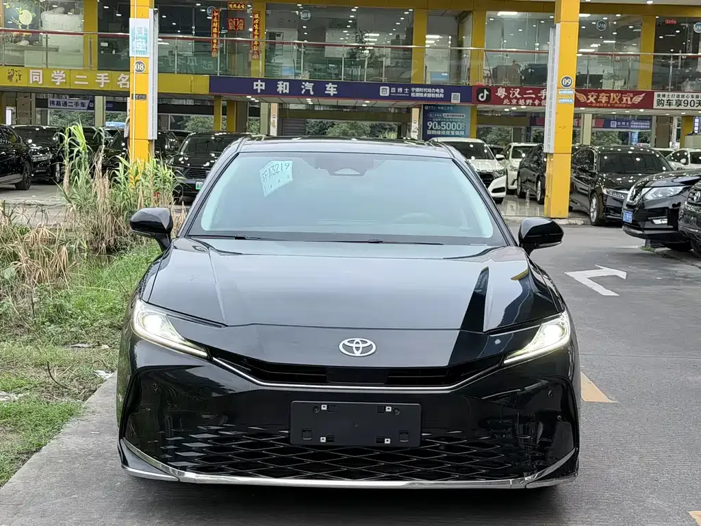 Toyota Camry — фото 5