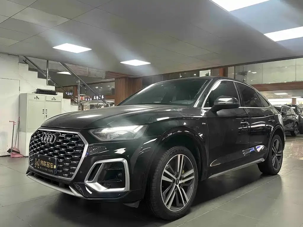 Audi Q5L Sportback — фото 1