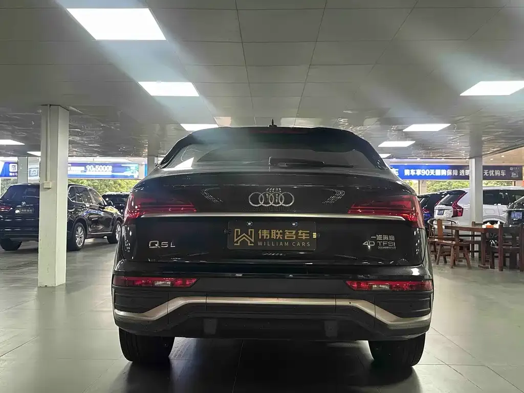 Audi Q5L Sportback — фото 7