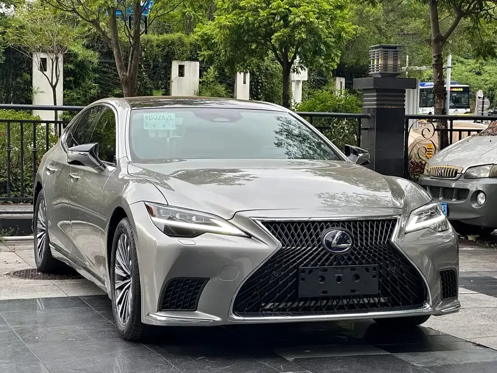 Lexus LS — фото 9
