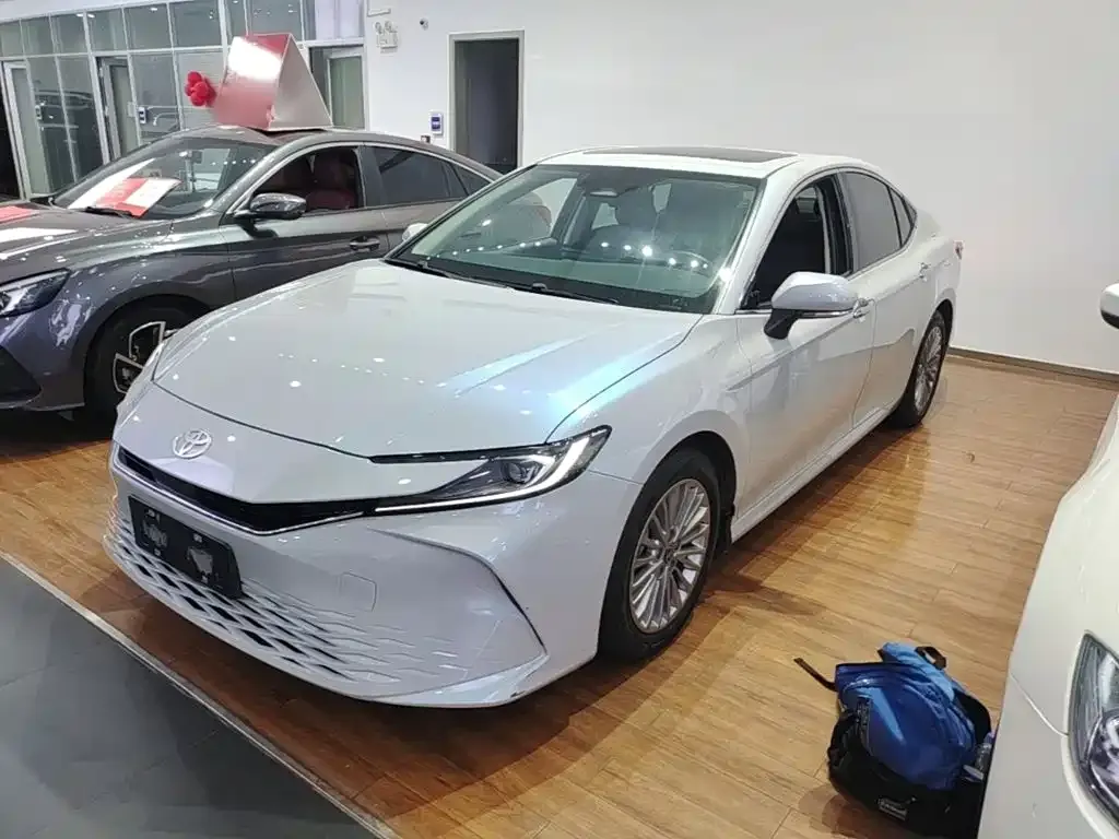Toyota Camry — фото 5