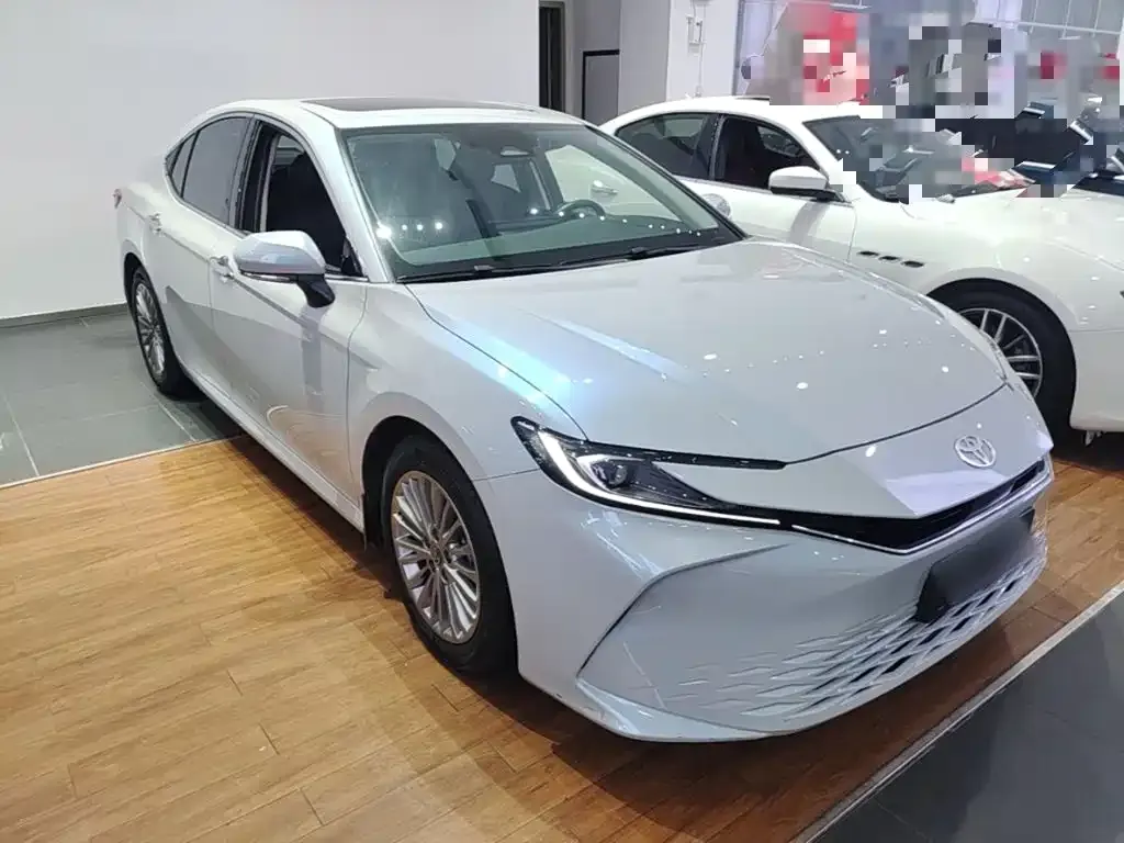 Toyota Camry — фото 6