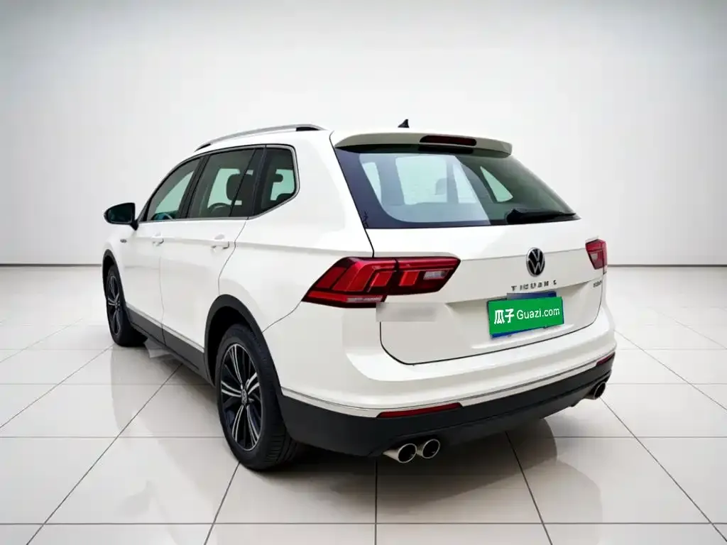 Volkswagen Tiguan L — фото 10
