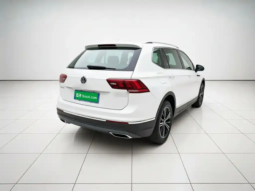 Volkswagen Tiguan L — фото 8