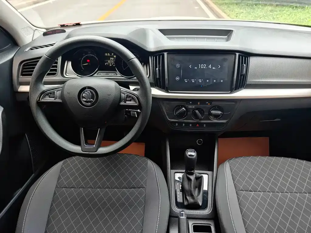 Skoda Kamiq — фото 2
