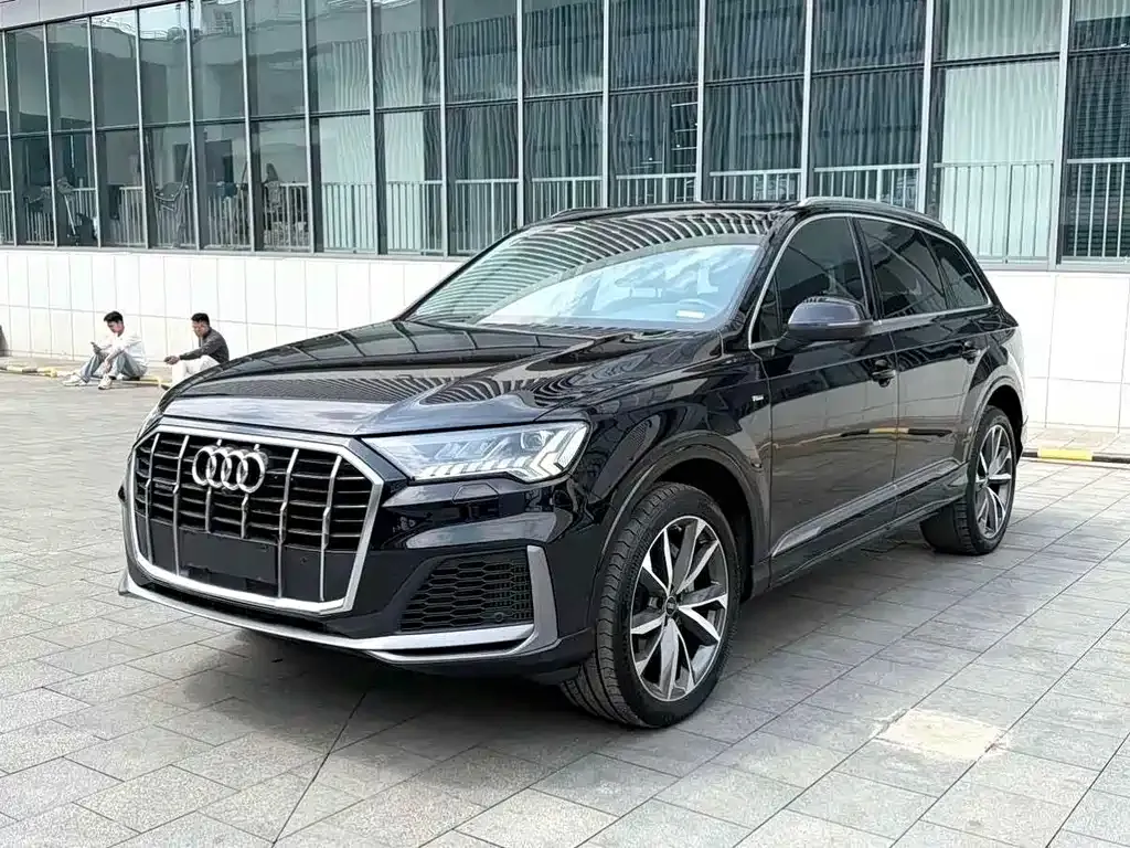 Audi Q7 — фото 1