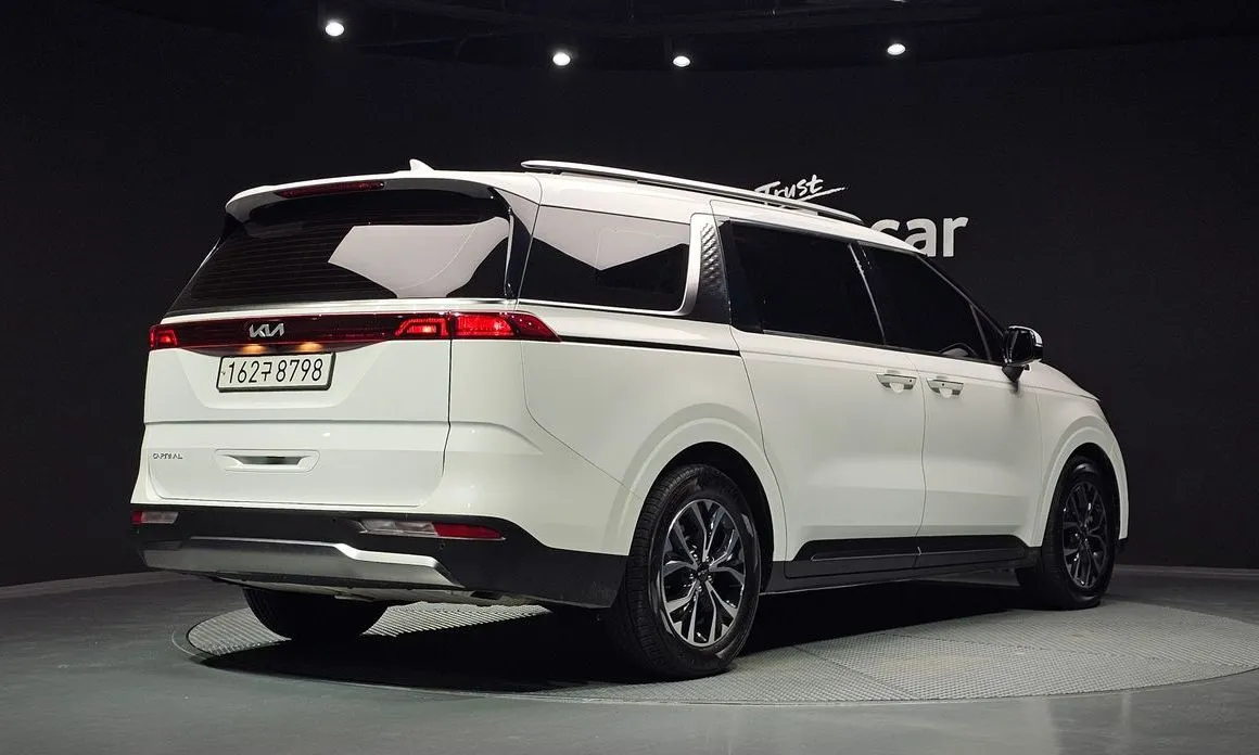 Kia Carnival — фото 6