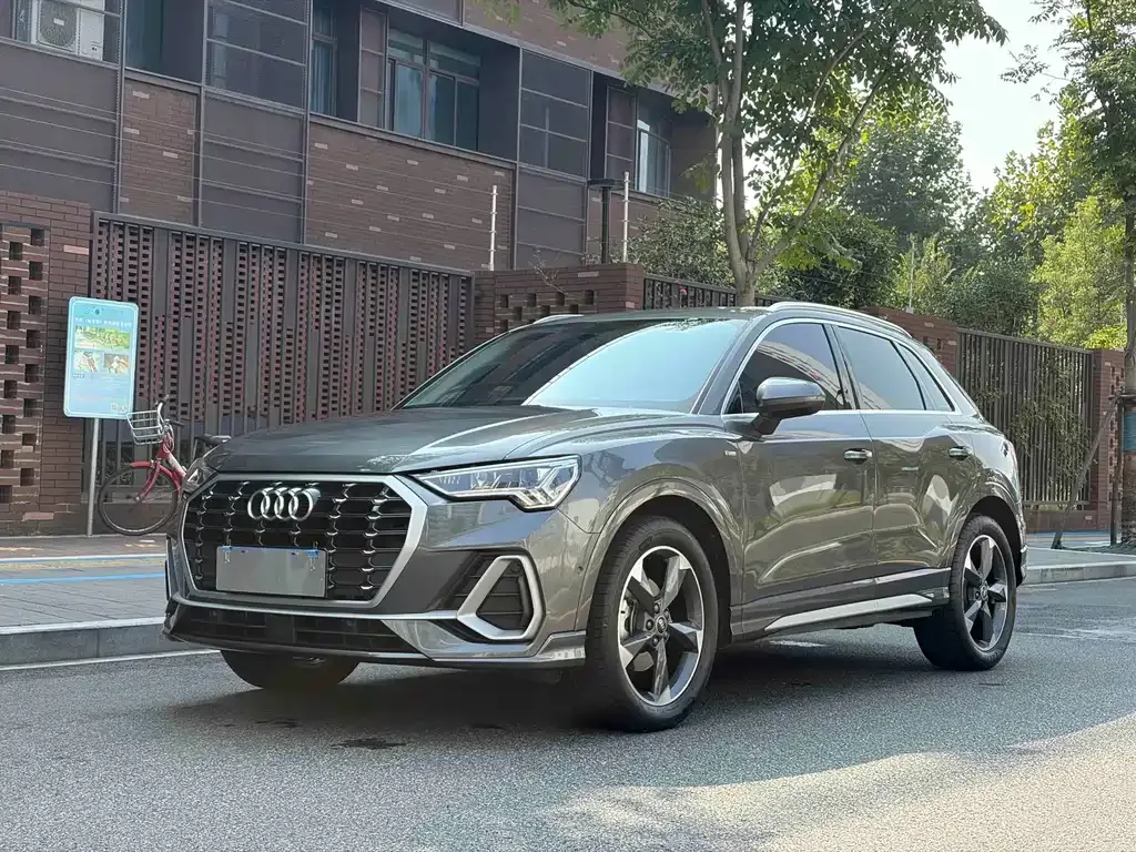 Audi Q3 — фото 1