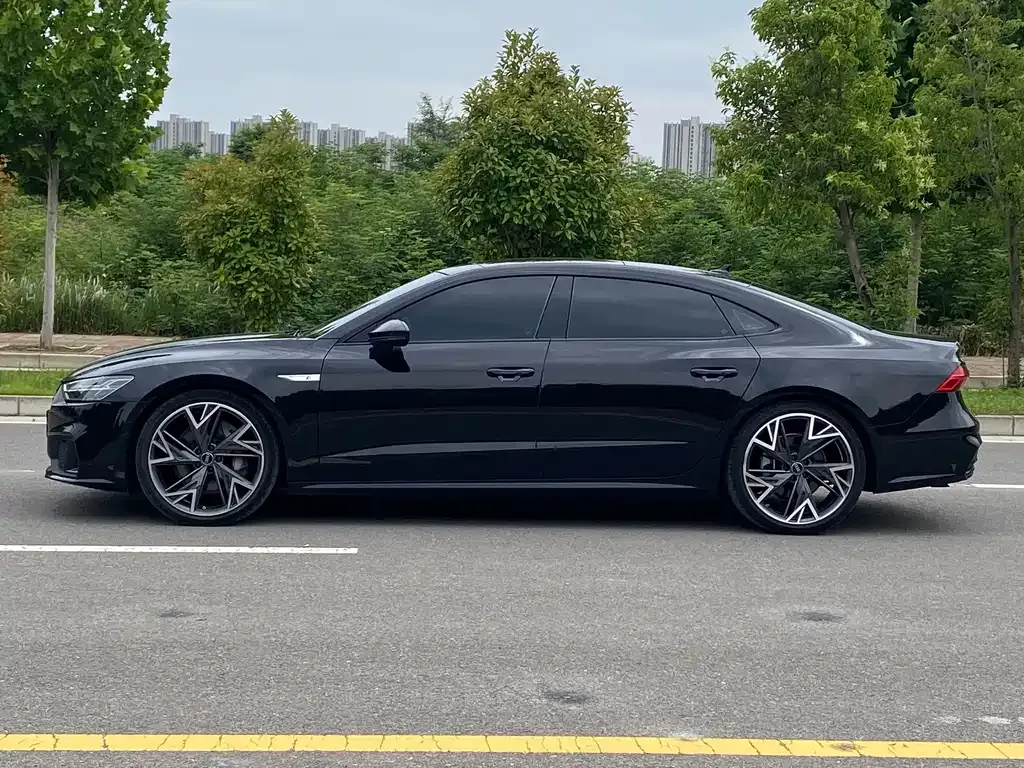 Audi A7L — фото 9