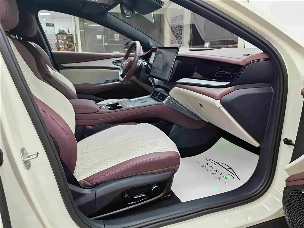 BYD Seal 07 DM-i — фото 10