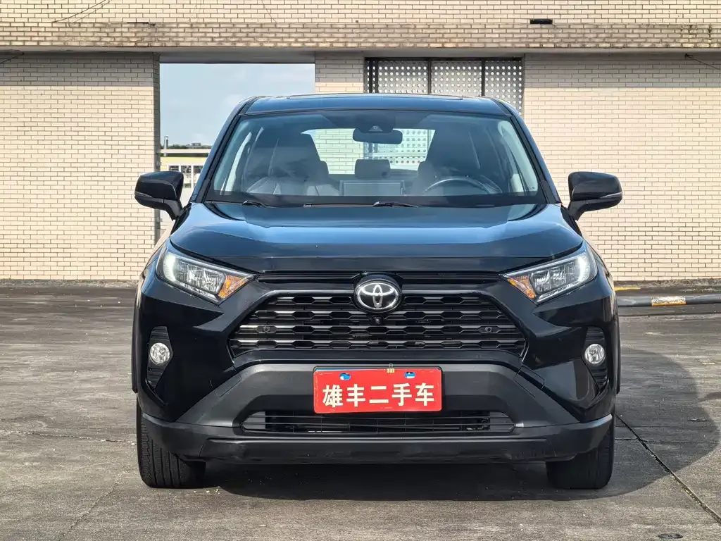 Toyota RAV4 — фото 9