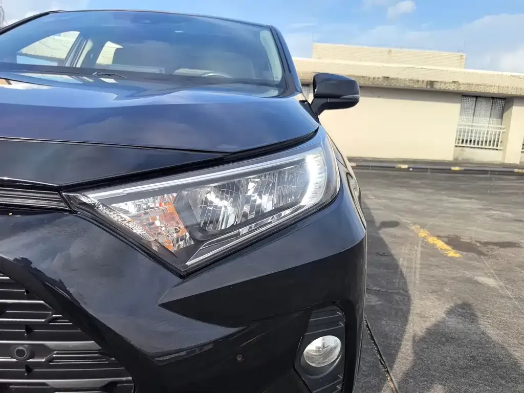 Toyota RAV4 — фото 3