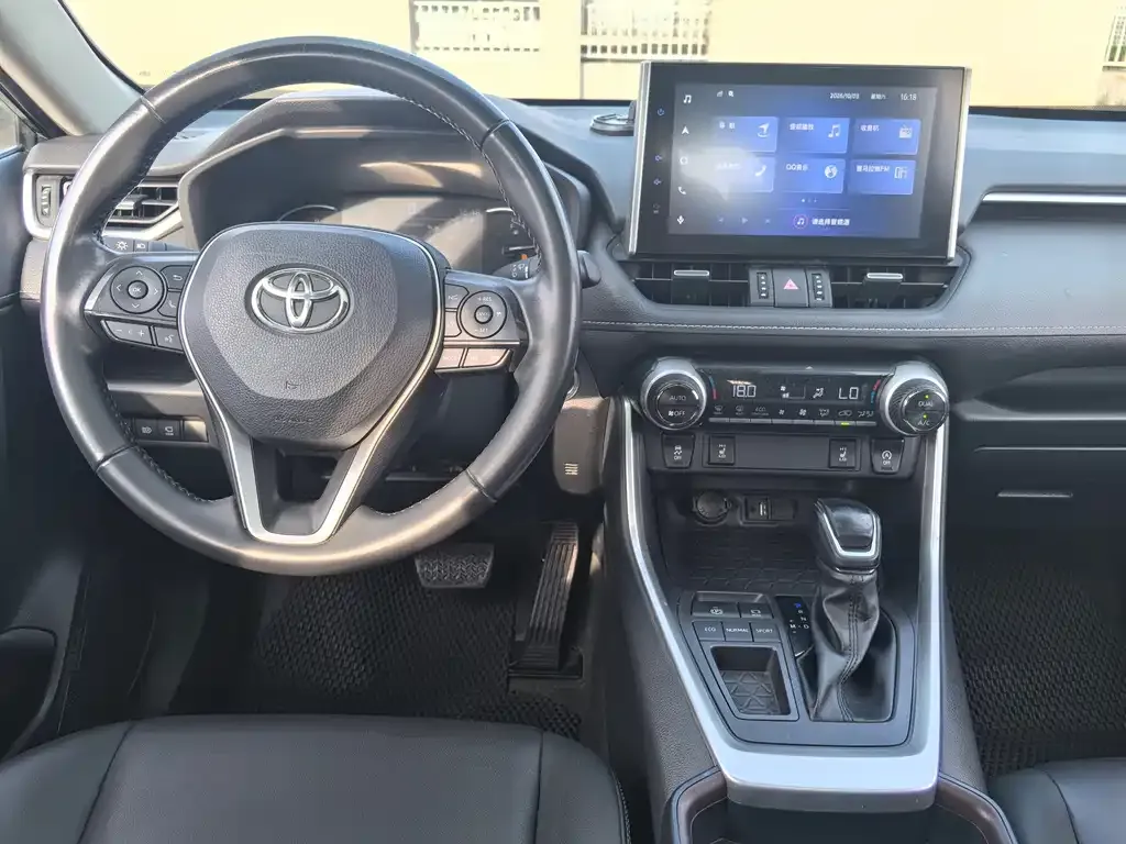 Toyota RAV4 — фото 10
