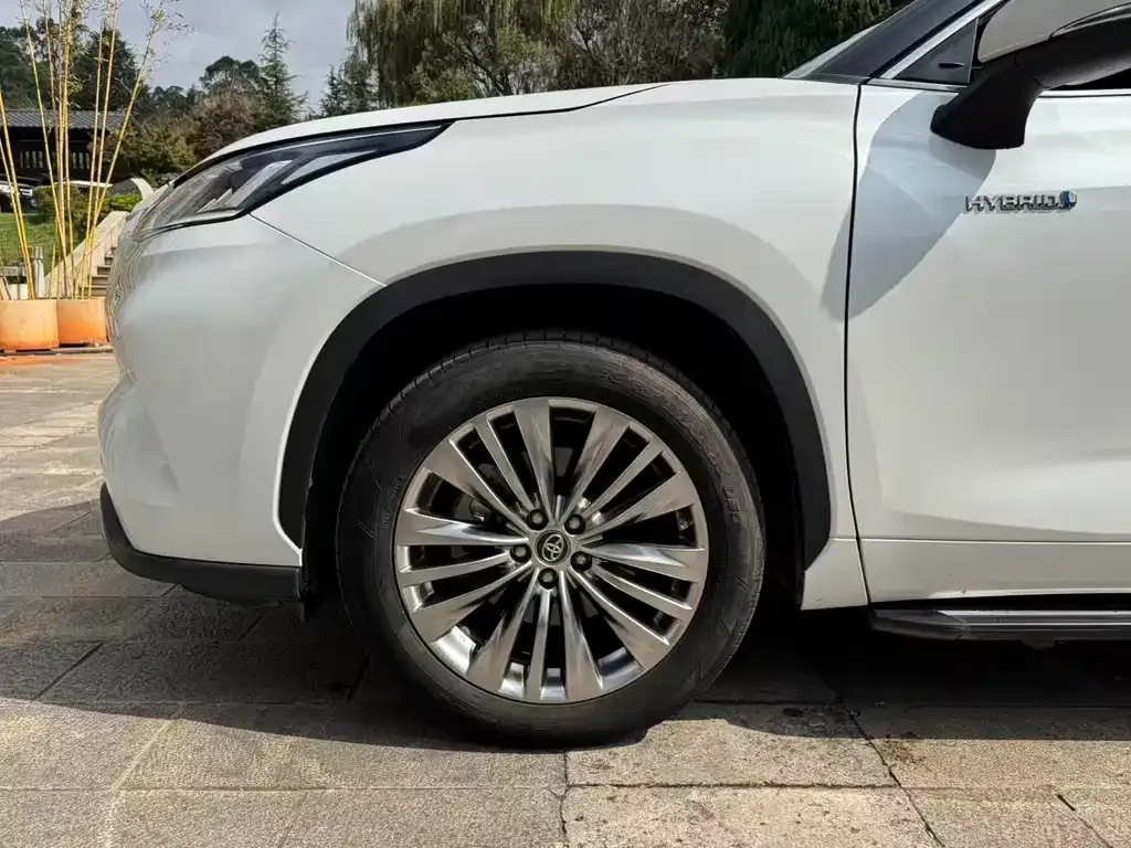 Toyota Highlander — фото 6