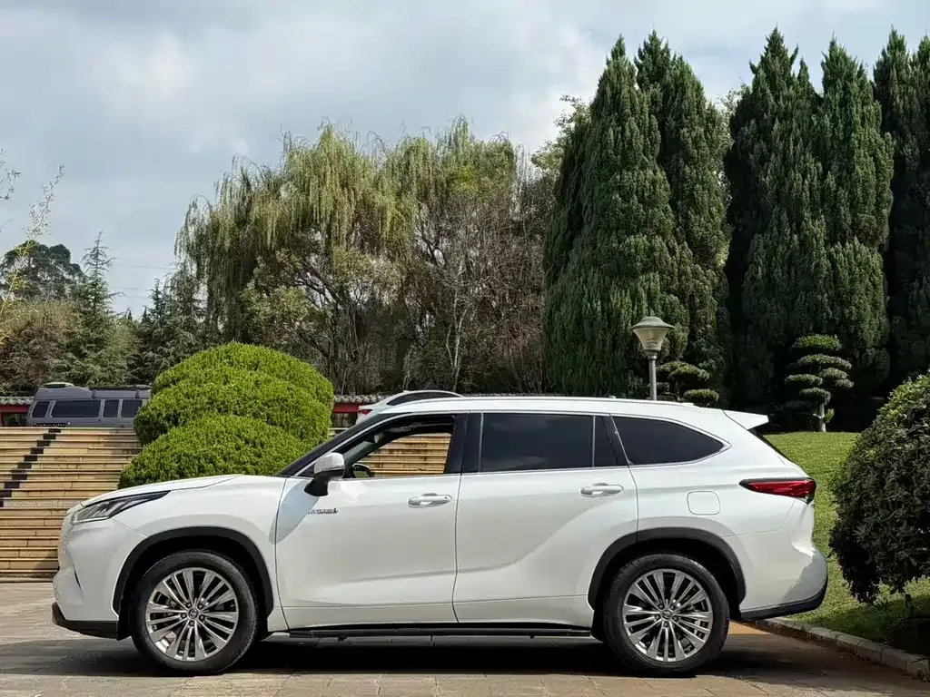Toyota Highlander — фото 3